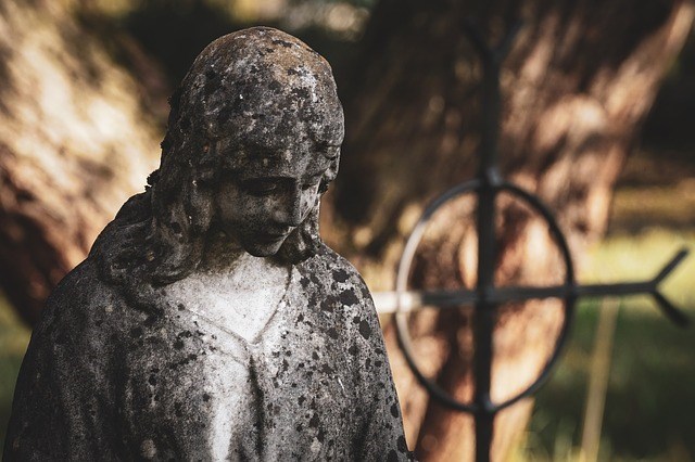 plamy z wosku usuwanie